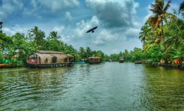 Kerala Romance – Love Flowing Through Backwaters & Beaches (4 Days / 3 Nights)